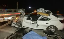 Tır’a arkadan çarpan otomobil sürücüsü hayatını kaybetti