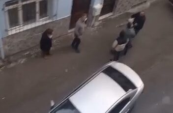 Bursa’da kaza sonrası meydana gelen kavga kameralara yansıdı