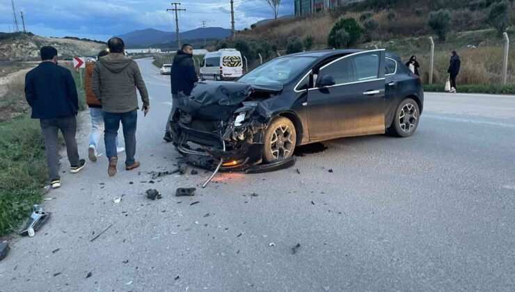 Bursa’da işçi servisi ile otomobil kafa kafaya çarpıştı