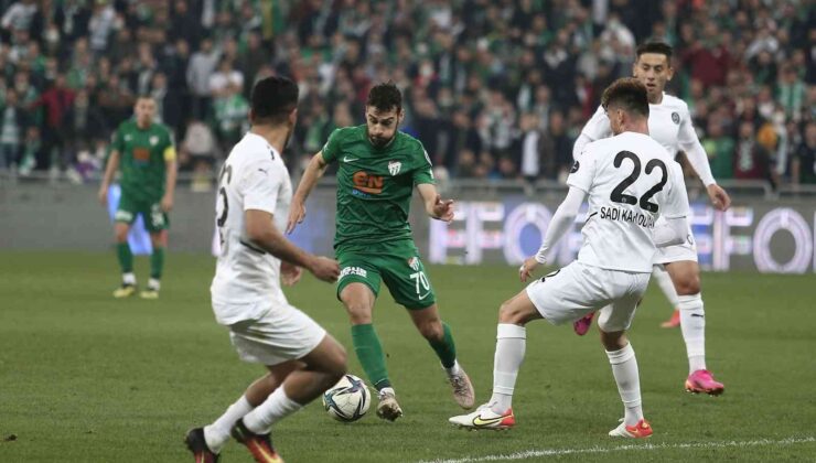 Spor Toto 1. Lig: Bursaspor: 0 – Manisa FK: 0 (İlk yarı sonucu)
