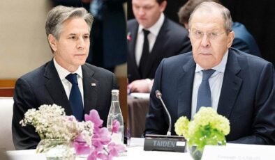 Blinken ve Lavrov Cenevre’de Çiçekli masada buluştu