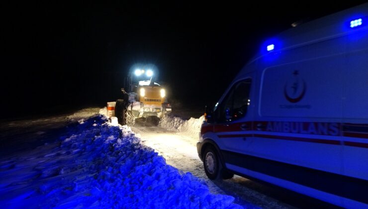 Kardan yolu kapanan köydeki hasta için ekipler seferber oldu