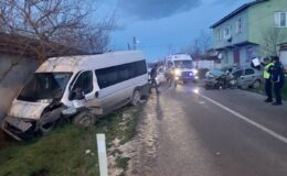 Tekirdağ’da servis aracı ve otomobil çarpıştı: 15 yaralı