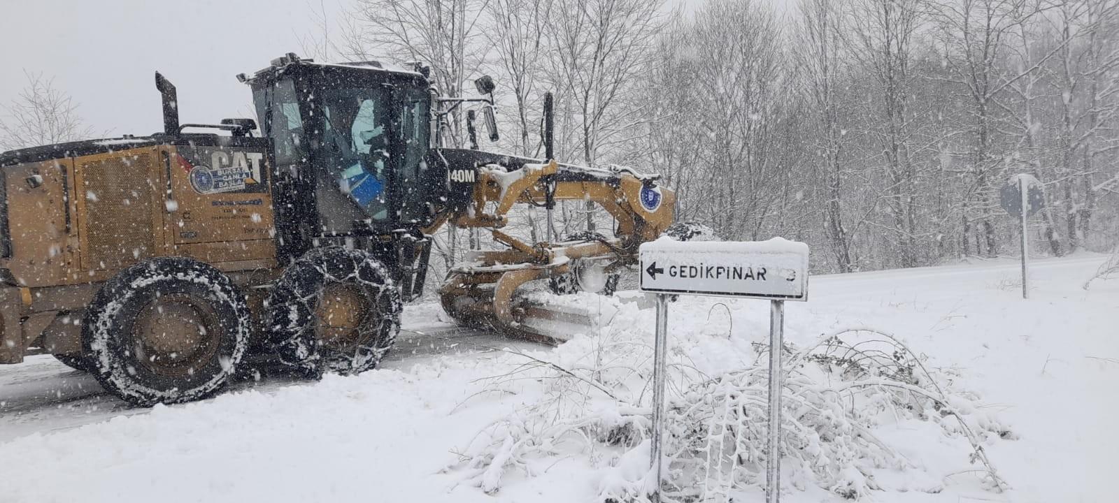 Bursa’da yoğun kar yağışı ekipleri harekete geçirdi