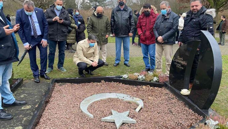 Almanya’da saldırıya uğrayan Müslüman mezarlığında anma programı