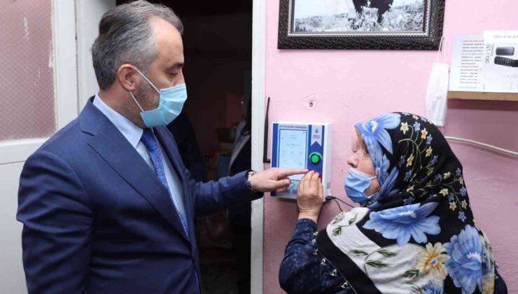 Bursa’da kimsesiz ve yaşlı hastalara “Gönül Bağı” ile teknolojik online takip