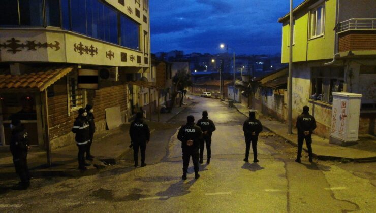 Bursa’da suç örgütüne yapılan şafak baskınında gözaltına alınan 11 kişiden 6’sı serbest kalırken, 5 kişi tutuklandı