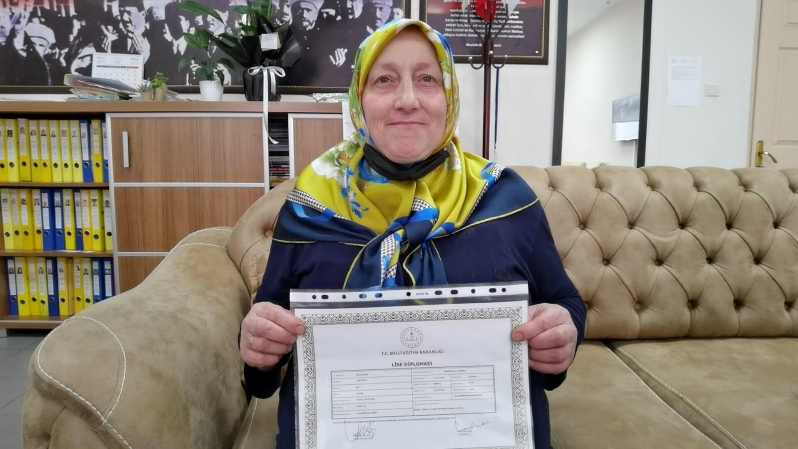 Bursa’nın Adile Naşit’i 45 yaşında doktor olmak için kolları sıvadı