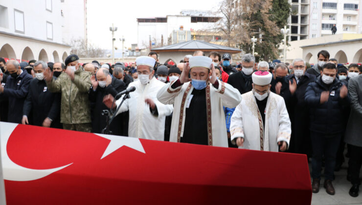 Şanlıurfa’da şehit düşen Murat Alyakut’un cenaze namazını imam  ağabeyi kıldırdı