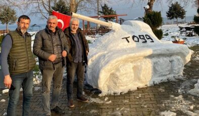 Bursalı vatandaşlardan kardan tank: Adını TOGG koydular