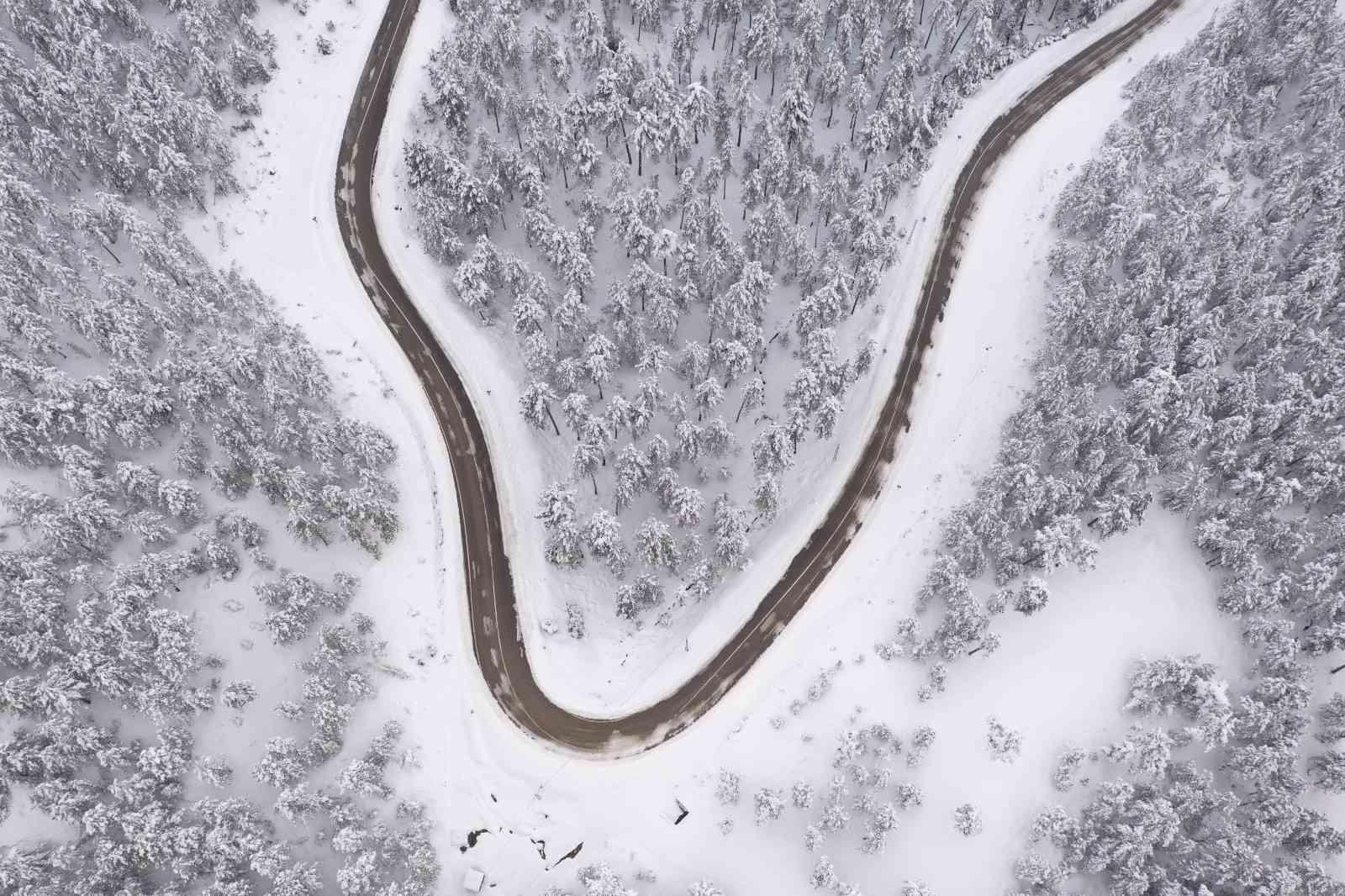 Bursa’daki Görecik Yaylası’nın karla kaplanan manzarası havadan görüntülendi