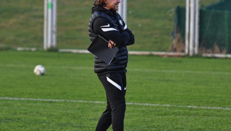 Bursaspor Teknik Direktör: Taraftarımıza iyi futbol seyrettireceğiz