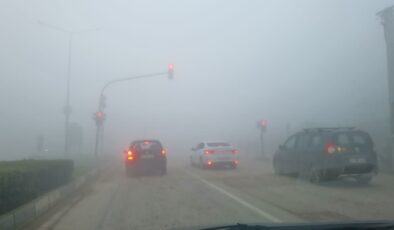 Bursa’da yoğun sis trafikte zor anlar yaşattı